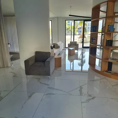 Sao Lucas Com Piscina E Parking No