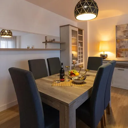 Sao Lucas Com Piscina E Parking No *