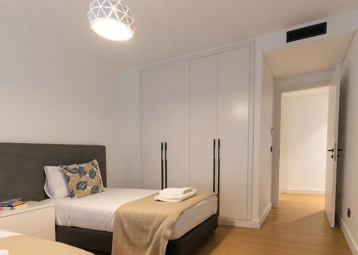 Sao Lucas Com Piscina E Parking No Funchal (Madeira)