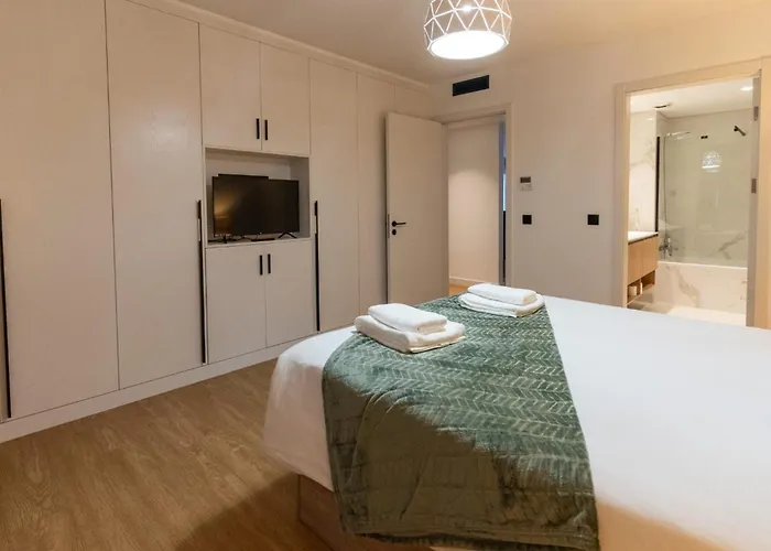 Sao Lucas Com Piscina E Parking No