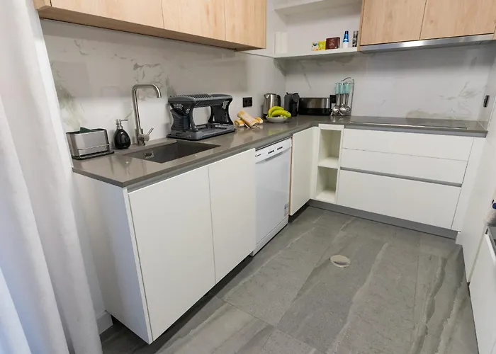 Sao Lucas Com Piscina E Parking No Funchal (Madeira)